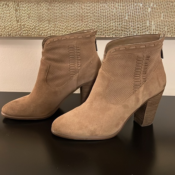 Vince Camuto FRETZIA Perforated Suede Leather Ankle Booties - Picture 2 of 9